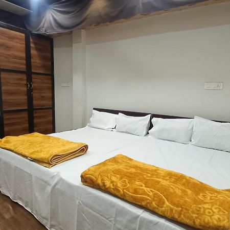 Mangaldeep Guest House Uddzsaín Kültér fotó