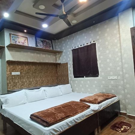 Mangaldeep Guest House Uddzsaín Kültér fotó
