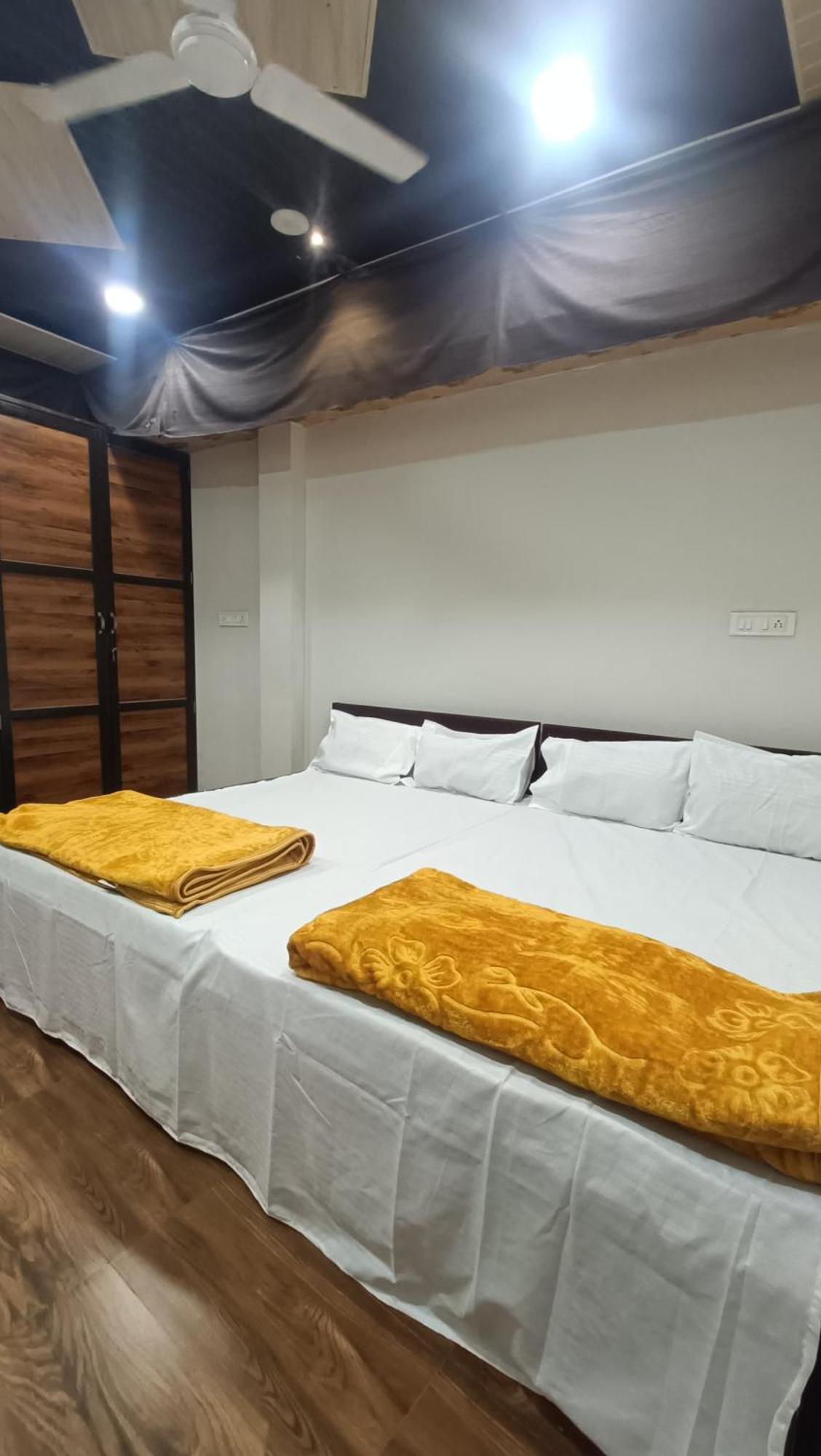 Mangaldeep Guest House Uddzsaín Kültér fotó
