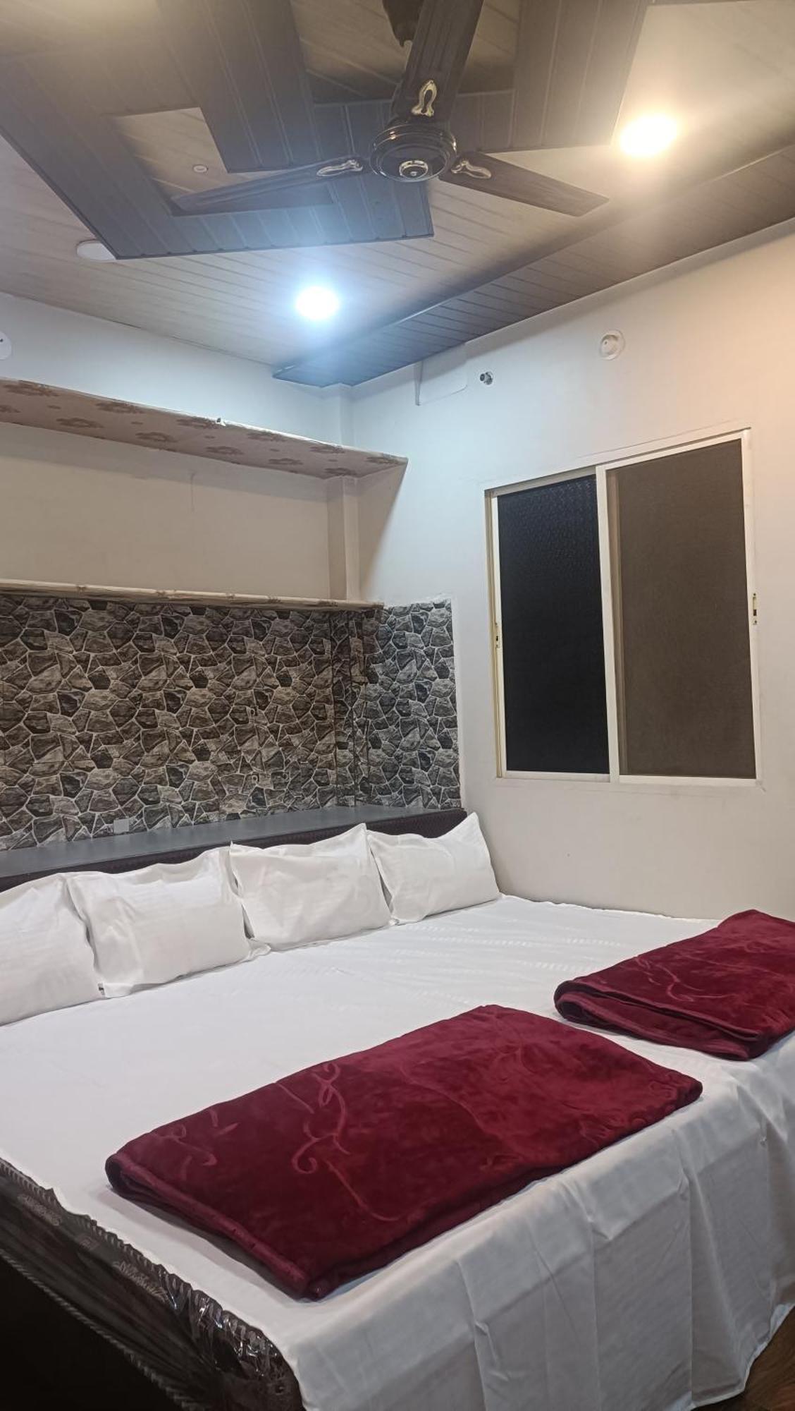 Mangaldeep Guest House Uddzsaín Kültér fotó